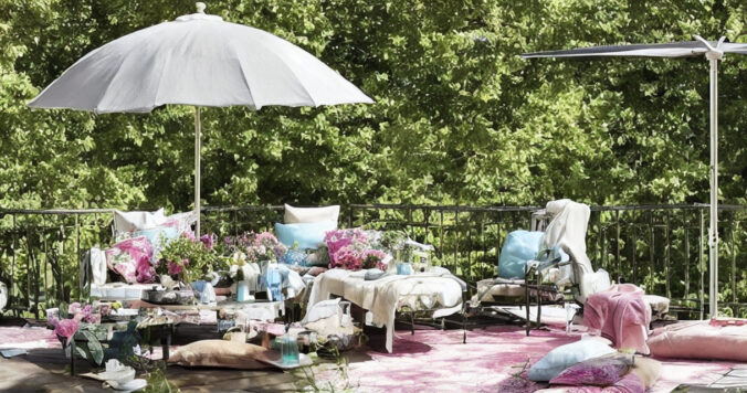 Sådan vælger du den perfekte altanparasol til din udendørs oase
